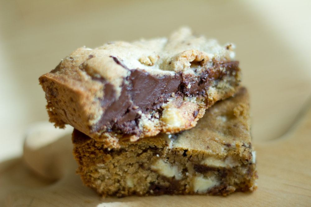 Starbucks’ Toffee Almond Bars Recipe Toffee cookie recipe, Baking